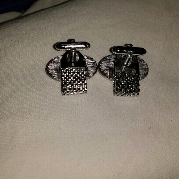 A pair of Cuff Links - Picture 2 of 2